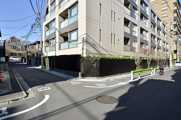 代官山駅の賃貸：【窓から差し込む光を楽しんで。】