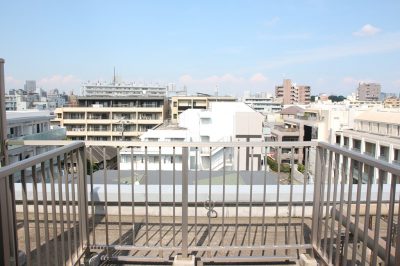 学芸大学駅の賃貸：【空へと、思わず手を伸ばして。】